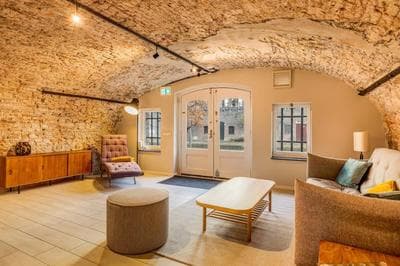 Luxurious renovated apartment in Utrecht City center with view on the old canal