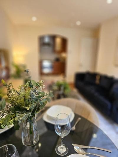 Spacious 2 bed Flat with Free Parking near Central London
