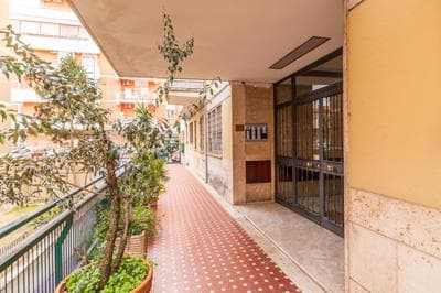Moderno Appartamento a Roma - 2 Camere, Balcone e Vicino alla Metro