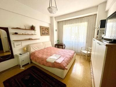 Grande stanza con letto matrimoniale bagno privato zona San Paolo-Trastevere-ROMA TRE "chez l'habitant"