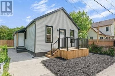 Private Hot Tub Retreat, Walk to Caesars, Waterfront & Downtown!