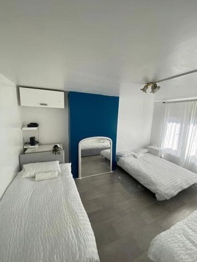Spacious 3 Bedroom Apartment near Victoria Station