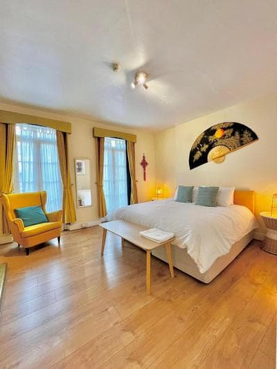 Rare Find - Spacious studio in the heart of Soho