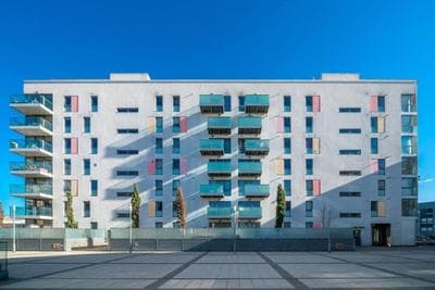 JOIVY Stylish 1-bed flat with private balcony in Canary Wharf, East London