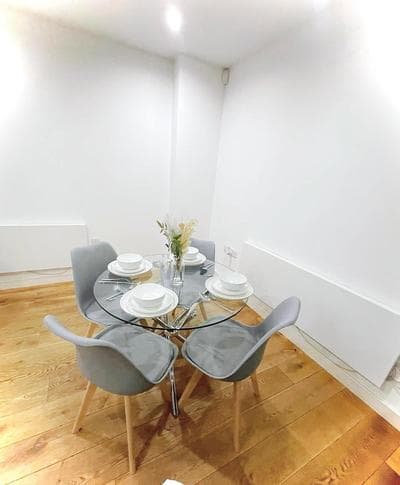 Luxury 2-Bed Apartment with Stunning Views Near The Shard & Tower Bridge