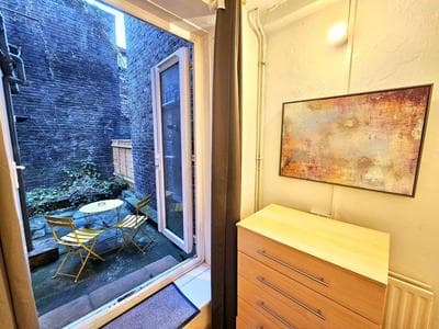Duplex Home with 3 Bedrooms and Large Sofa-bed plus Back Patio, near Angel and King's Cross Station