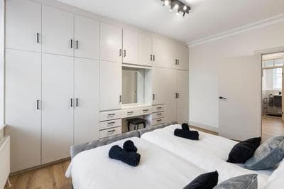 Cozy and spacious full size flat