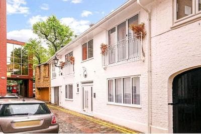 Designer Luxury Mews House in Knightsbridge Minutes from Harrods