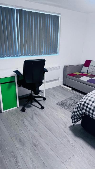 Douglas House 4 Bed Home - Parking - Wifi - Close Heathrow Airport