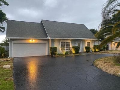 5 BR House 4 Minutes from the Beach