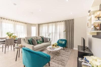 FREE Parking 3BR London Flat with Netflix Baby Cot