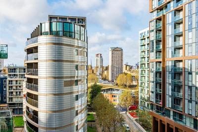 3 Bed Apartment by AV Stays Short Lets Canary Wharf