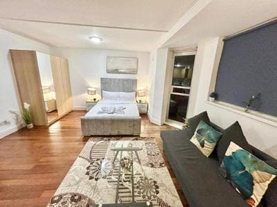 Beautiful Family Apartment In Kensington