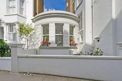 Large 2 Bedroom Kensington - CheckProfile