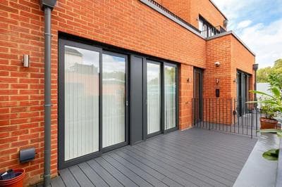 2 Bed Flat 4 stations LONG TERM STAYS