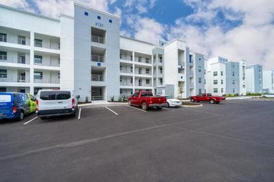 Elegant 2Bed Condo in Storey Lake Prime Location