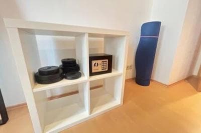 BAT Home Solutions Trier-Euren - alles was ein Hotel nicht bietet - 35 qm Ferienwohnung, Heimkino, Wallbox, Küche für 4 Personen