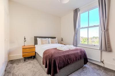 Peaceful 2BR MultiLVL apartment in Streatham