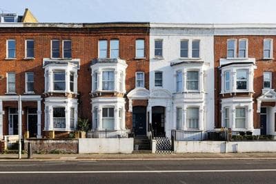 Veeve - The Fulham Palace Parkside Apartment