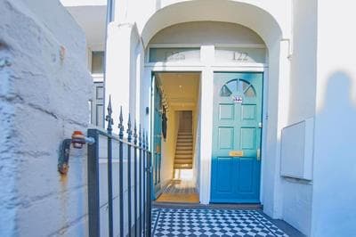 Luxurious 2-Bedroom with Rooftop Terrace, gourmet kitchen & Fireplace