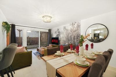 Stylish 2 Bed apartment - Garden
