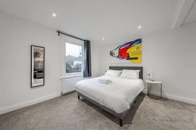Brand New Cricklewood Zone 2 Modern Home