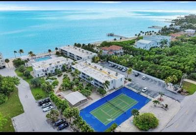 Beachfront paradise, heated pool and ocean view #9