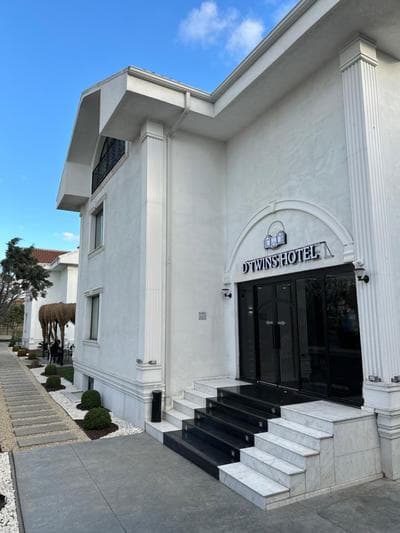 D Twins Airport Hotel