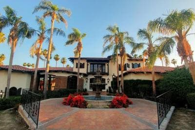 High-End Mid-Century Condo on the golf course