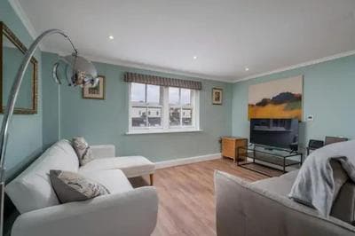Modern Luxury Apartment, Sleeps Five, Barons Court