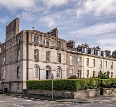 Elegant Georgian Apartment with Park View in Perth