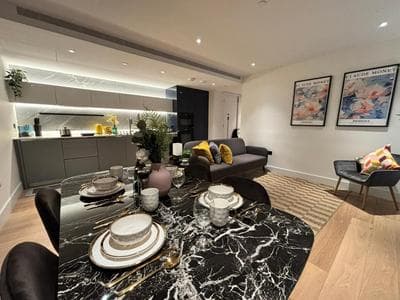 2 Bedroom Westfield Apartment Near Central London