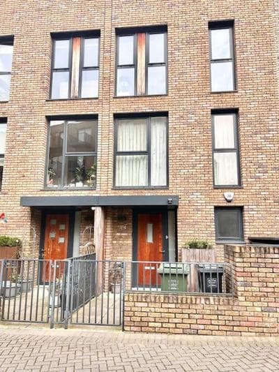Monthly Business Family Relocators-Surey Quays