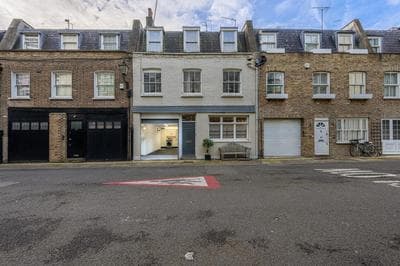 HUGE 200SQM Luxury 3-Bedroom Mews House