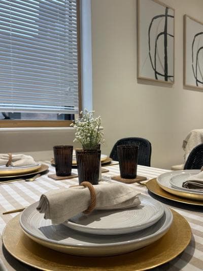Modern & stylish 1 bedroom apartment, sleeps 4, London