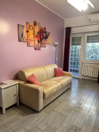 Lovely flat next to vatican - private entrance