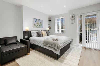 Jasmine Suite by Yielding Bricks