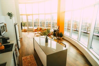 Penthouse - Luxe Stay with Views - Free Parking