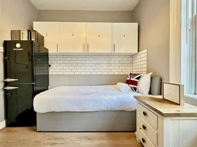 Edgware rooms