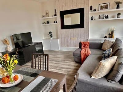 Bright and spacious 2 bed flat