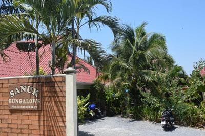 Sanuk bungalows