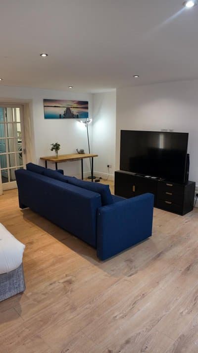 Ideal 2BHK in upper Berkeley BK1
