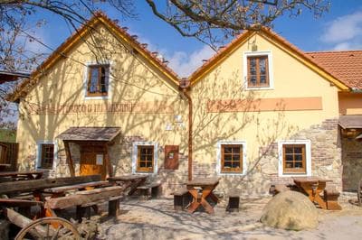 Restaurace & Penzion U Tří Jasanů