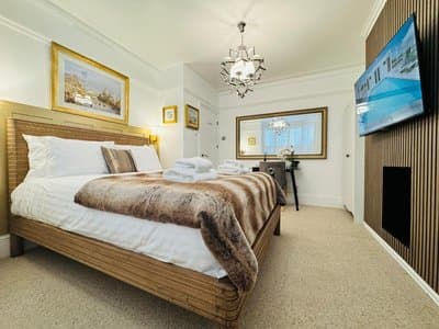 Luxury 2 Bed Designer Apartment & Garden