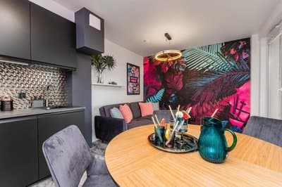 Flatbook Apartament w stylu Miami Beach z tarasem, basenem, salą zabaw i parkingiem przy Zalewie Wiślanym