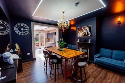 London Heathrow Airport 6 Bedrooms 6 Bathrooms spacious Home Sleeps 10