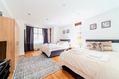Modern 3 beds Apartment with private garden, Battersea, Central LDN