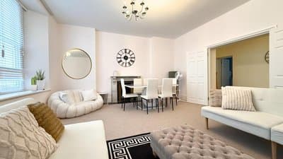 2000ft Huge, 3Bed 3Bath, AC, 5 mins to St James Park, Buckingham Palace