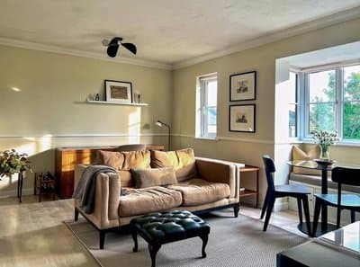 Bright Walthamstow flat w/ shared backyard