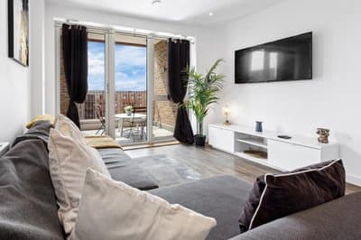 Fantastic 2 bed Flat with view IG11